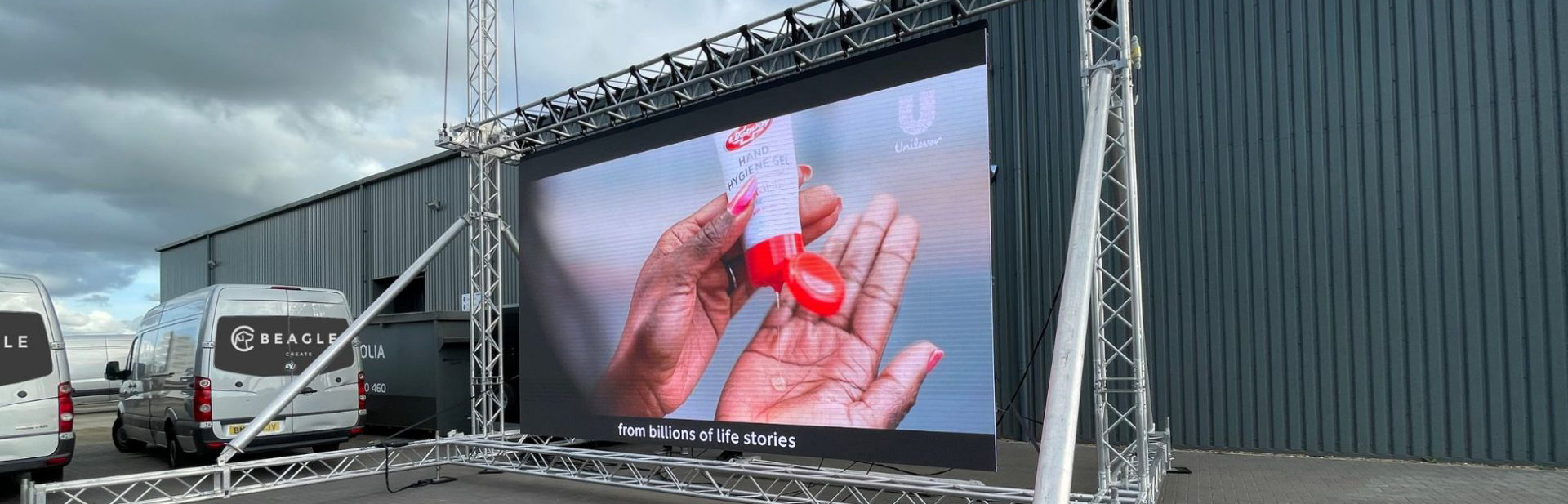 Виды светодиодных экранов для рекламы и различных мероприятий